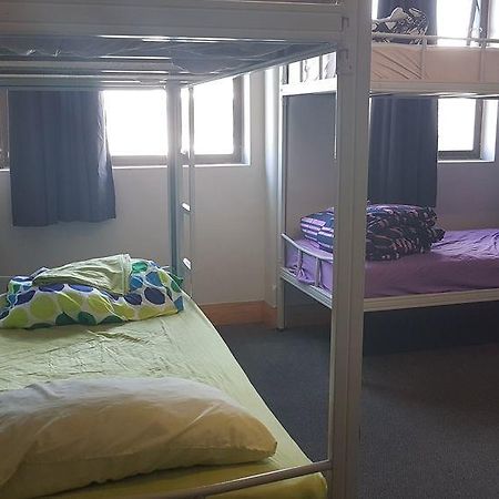 Wild Zebra Backpackers Hostel เวลลิงตัน ภายนอก รูปภาพ