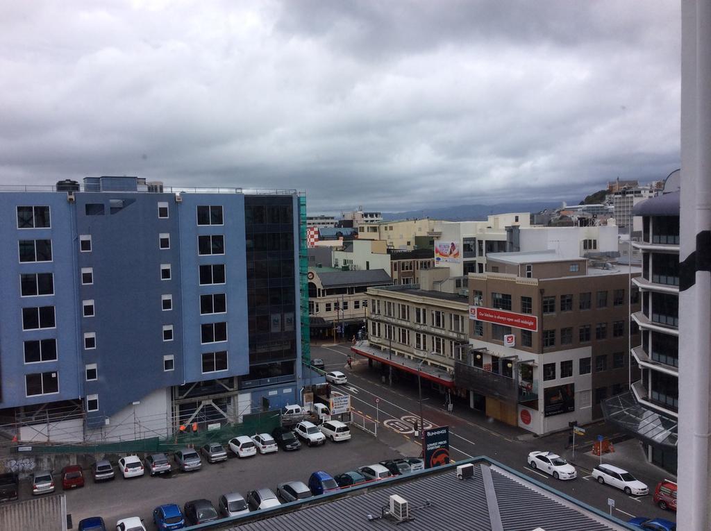 Wild Zebra Backpackers Hostel เวลลิงตัน ภายนอก รูปภาพ
