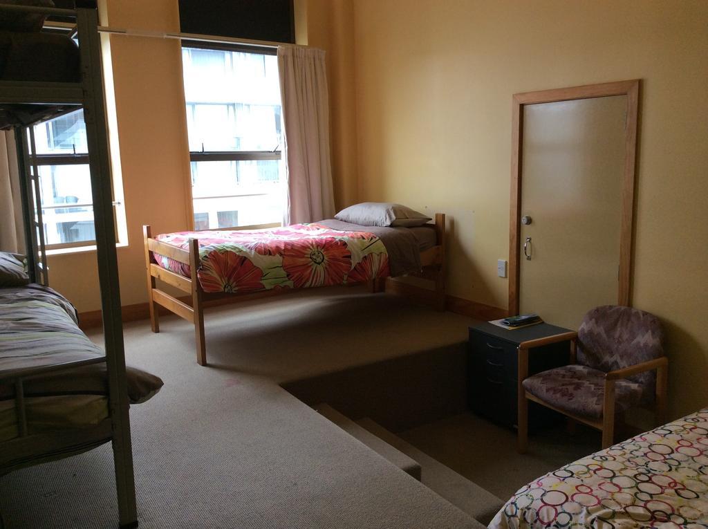 Wild Zebra Backpackers Hostel เวลลิงตัน ภายนอก รูปภาพ