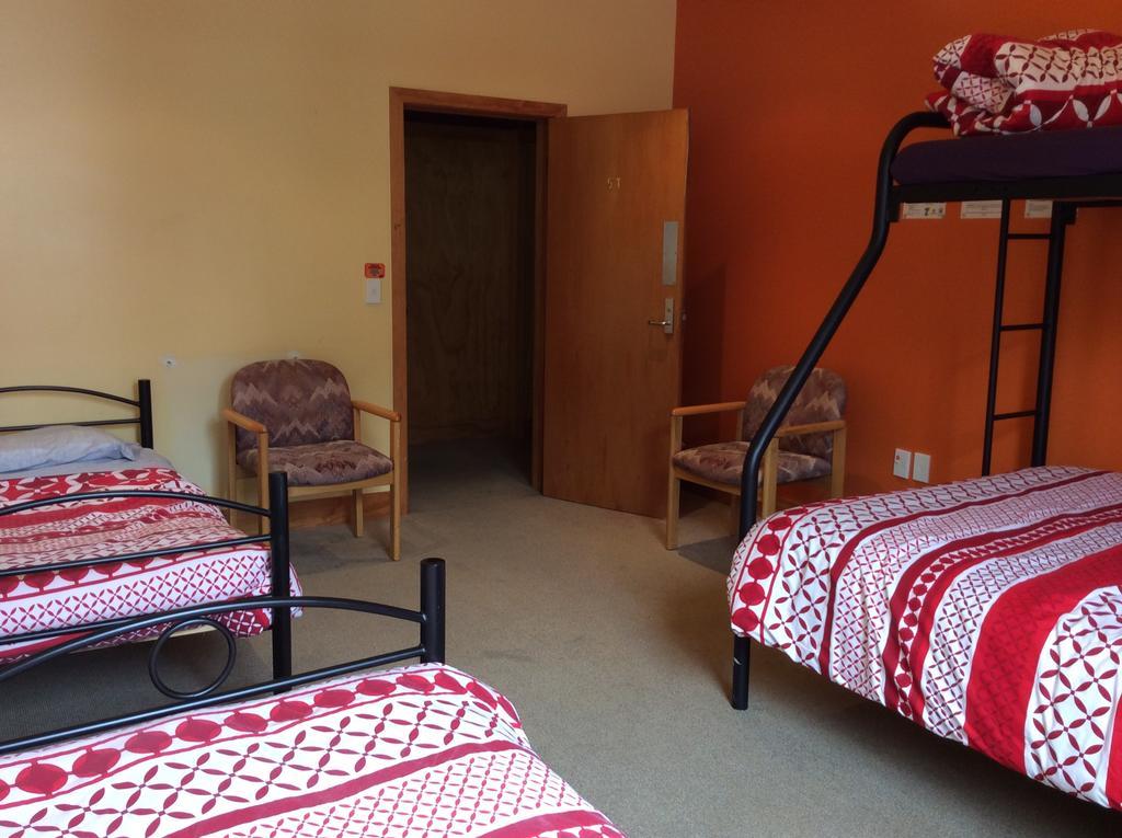 Wild Zebra Backpackers Hostel เวลลิงตัน ภายนอก รูปภาพ