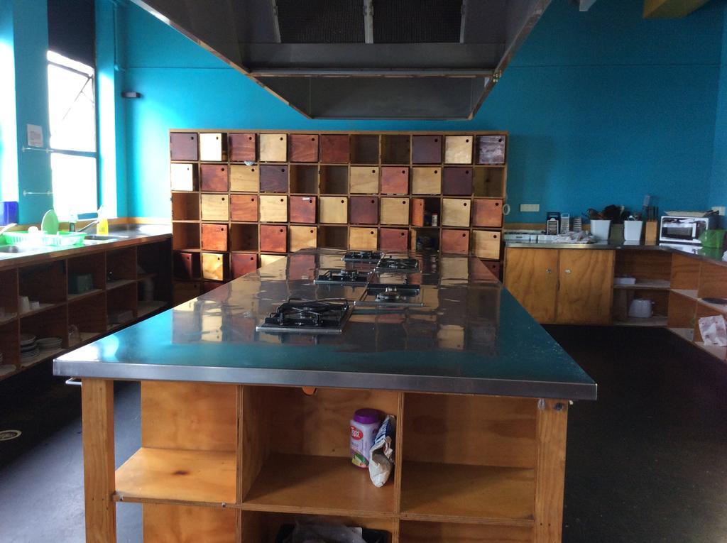 Wild Zebra Backpackers Hostel เวลลิงตัน ภายนอก รูปภาพ