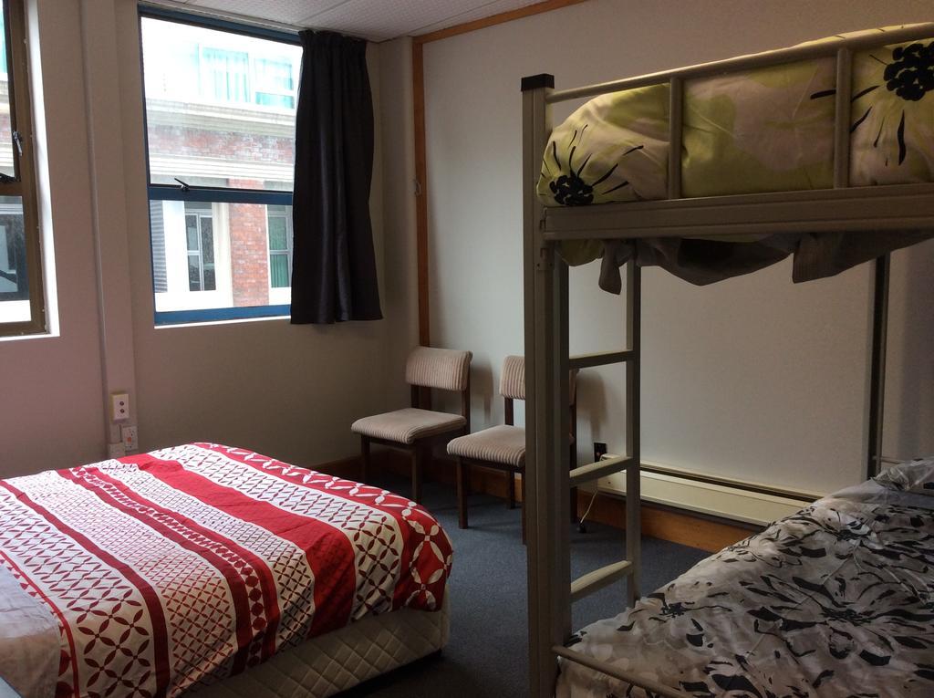 Wild Zebra Backpackers Hostel เวลลิงตัน ภายนอก รูปภาพ