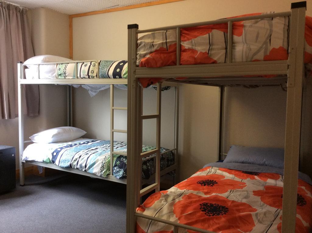 Wild Zebra Backpackers Hostel เวลลิงตัน ภายนอก รูปภาพ