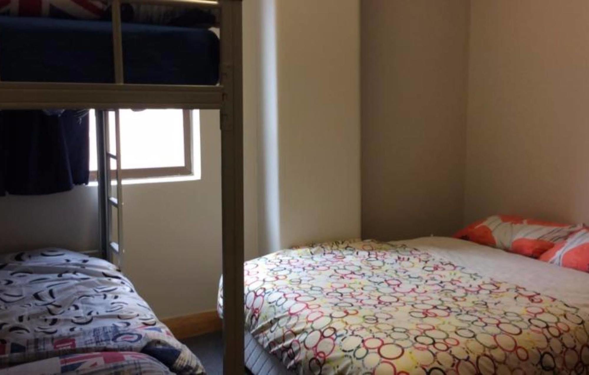 Wild Zebra Backpackers Hostel เวลลิงตัน ภายนอก รูปภาพ