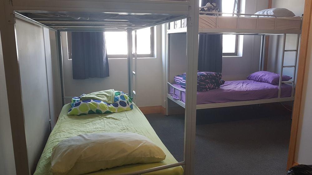 Wild Zebra Backpackers Hostel เวลลิงตัน ภายนอก รูปภาพ