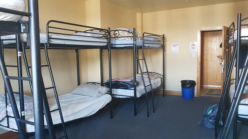 Wild Zebra Backpackers Hostel เวลลิงตัน ภายนอก รูปภาพ